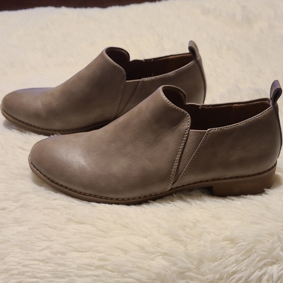 EURO SOFT BY SOFFT Women's Taupe Low Cut Ankle Boots - Size 10M - Picture 1 of 10